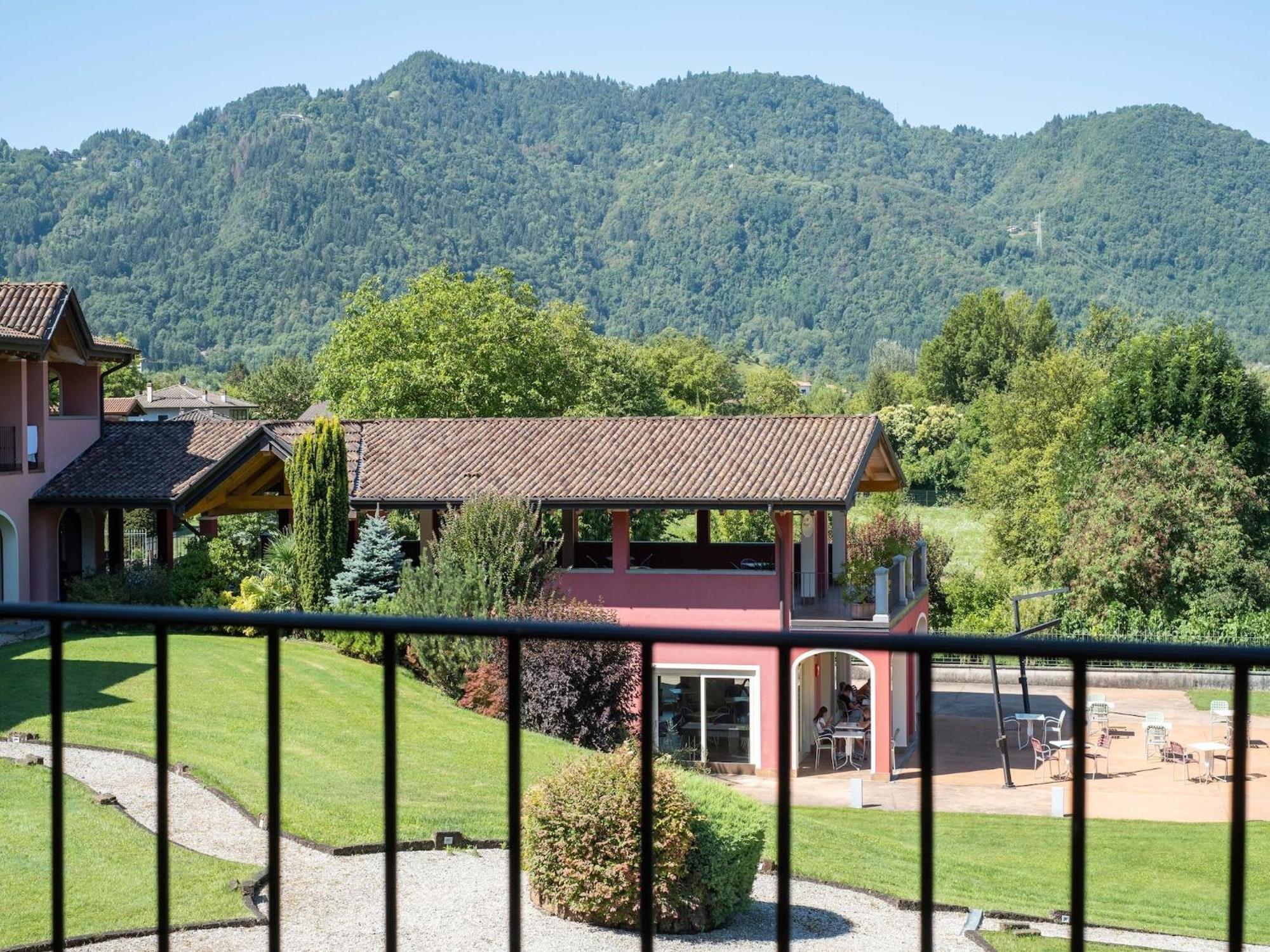 Spacious Apartment In Idro With Shared Pool Crone Екстер'єр фото
