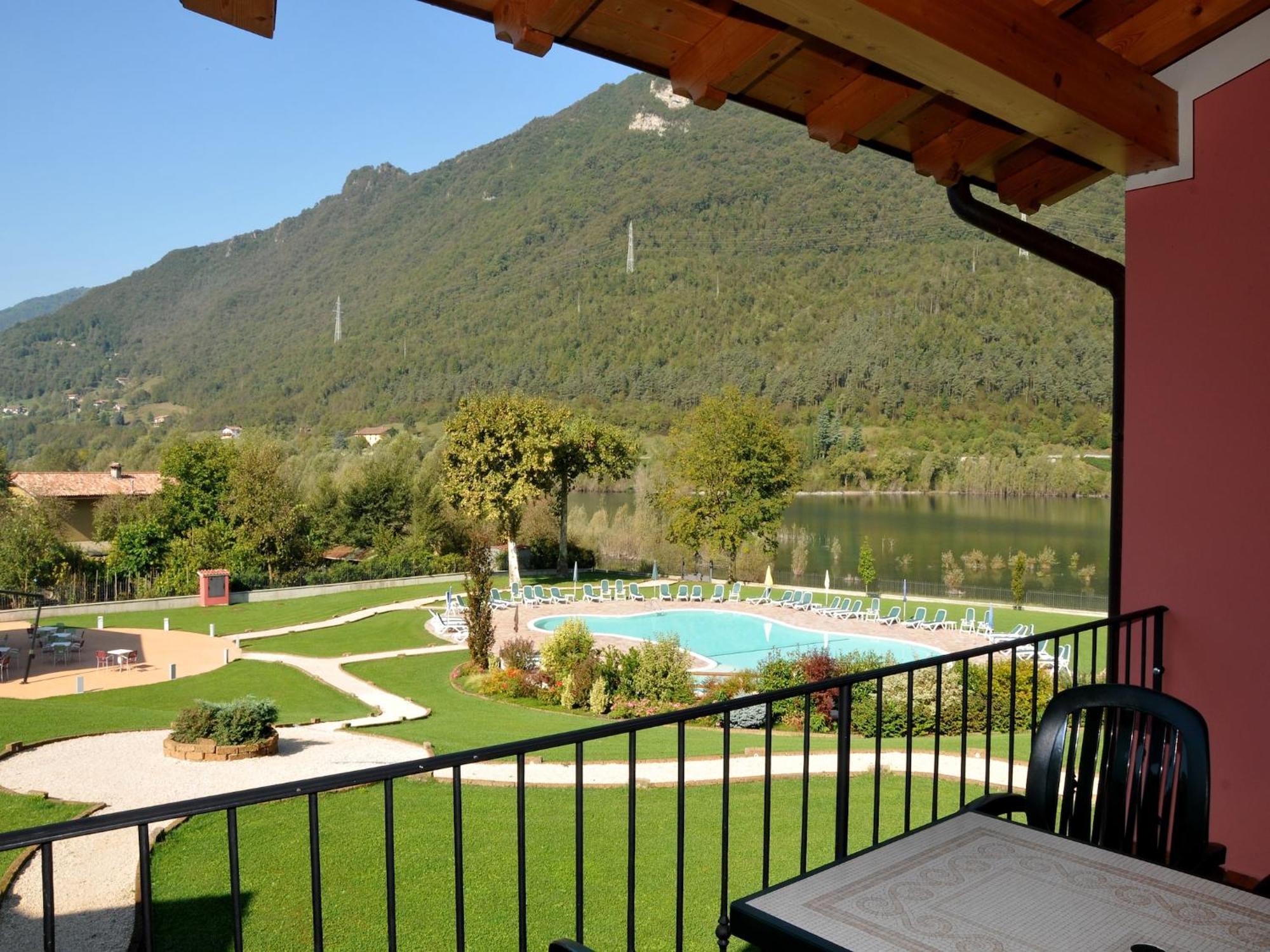 Spacious Apartment In Idro With Shared Pool Crone Екстер'єр фото