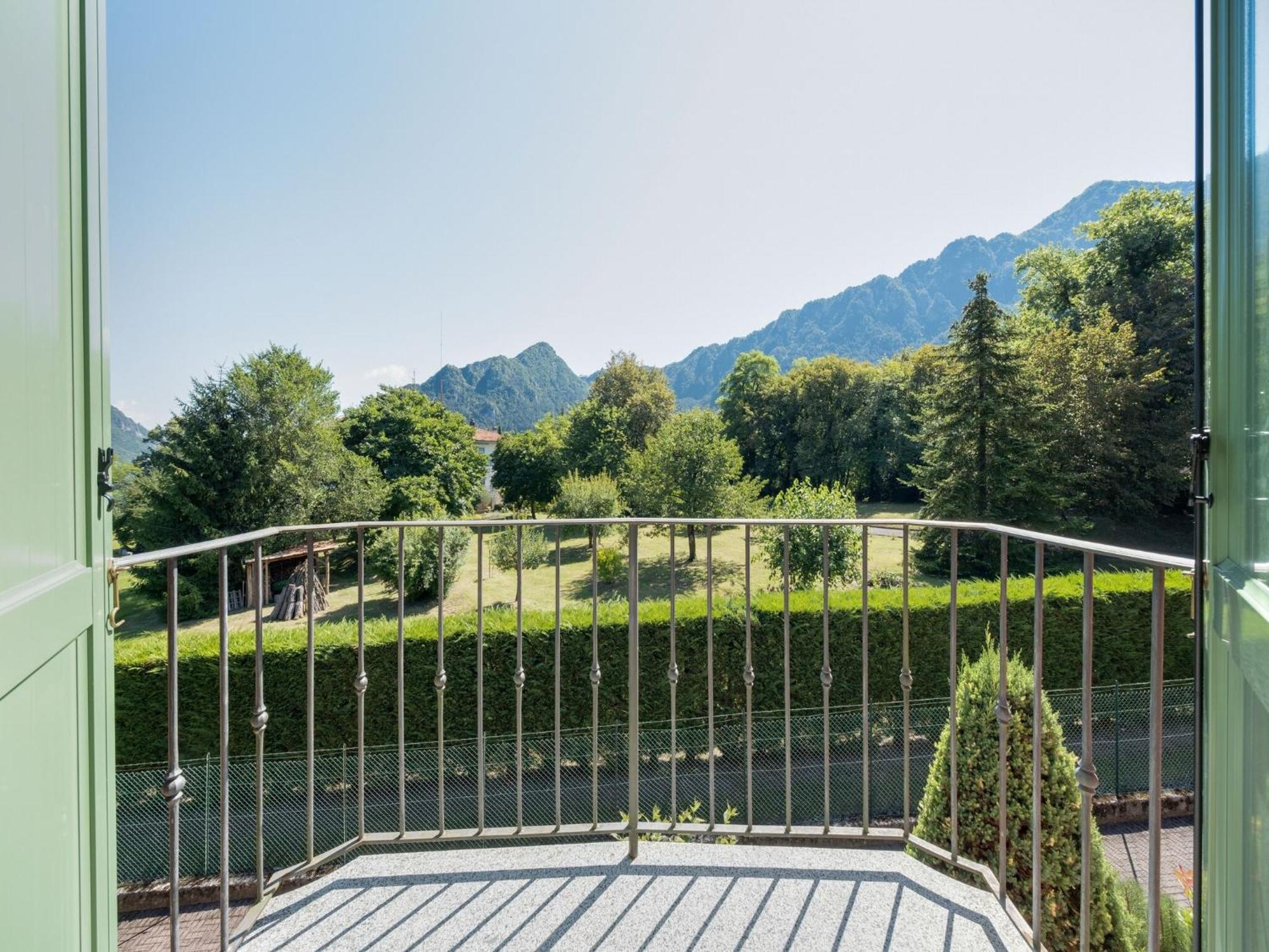 Spacious Apartment In Idro With Shared Pool Crone Екстер'єр фото